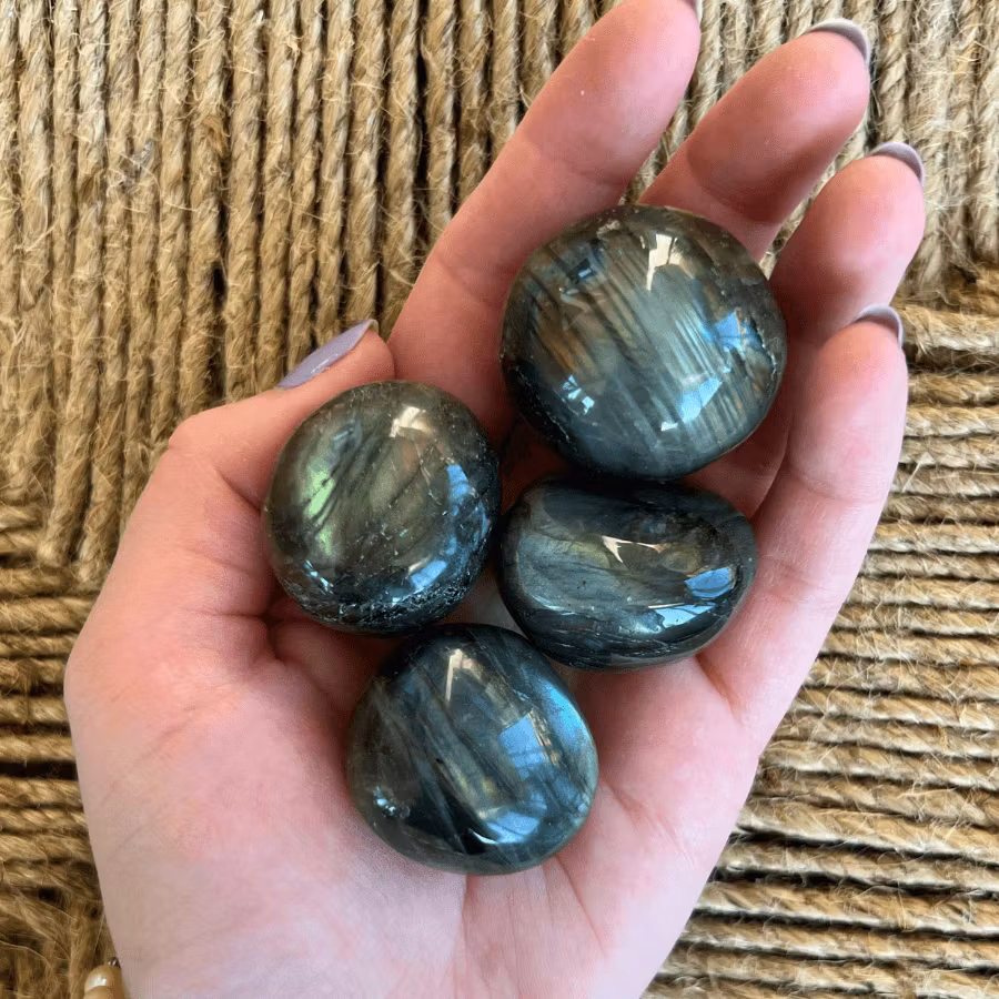 Cuddle stone Labradorit