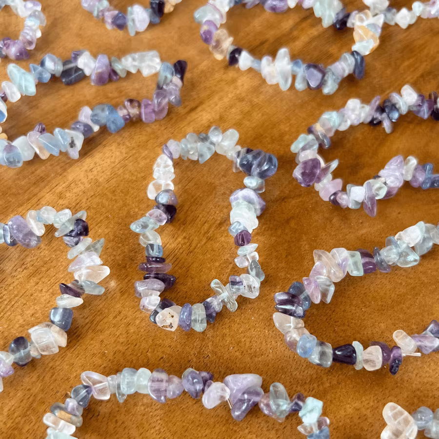 Chipsarmband Regnbågsfluorit