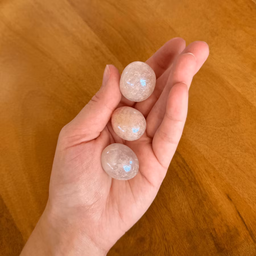 Trumlad Rosenkvarts med aura