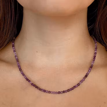 Tunt pärlhalsband i ametist