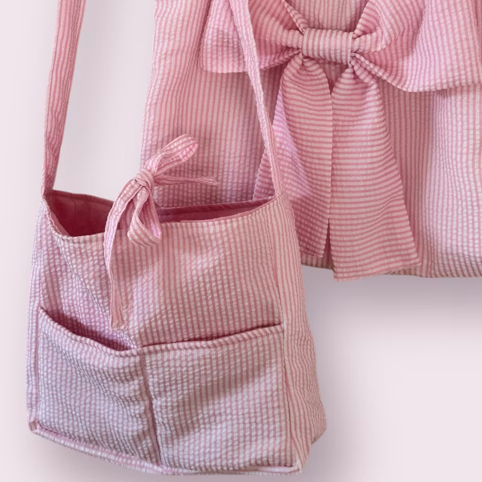 Handsydd axelväska - rosa med ränder