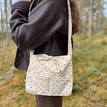 Handsydd axelväska - Humlor