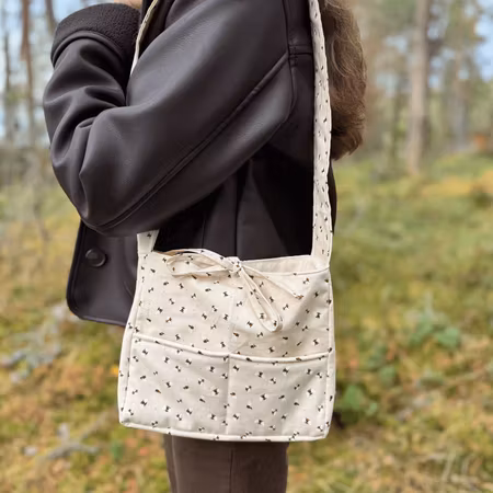 Handsydd axelväska - Humlor