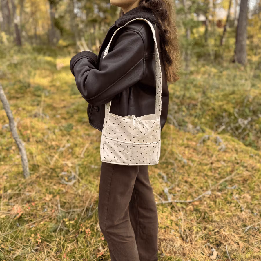 Handsydd axelväska - Humlor