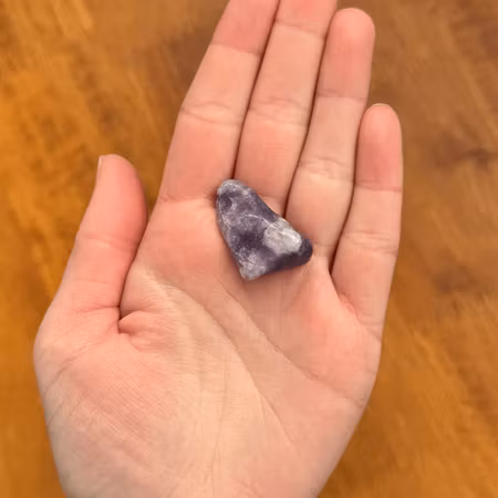 Trumlad Lepidolit (ojämnheter)