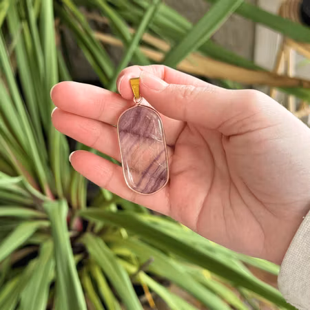 Hänge regnbågsfluorit (dämpat färgspel)