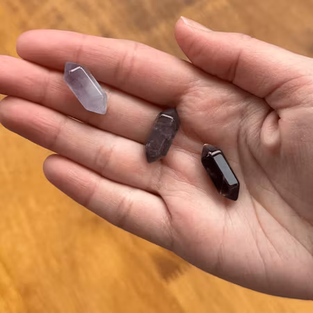 Tvåsidigspets Ametist (avvikande färg)