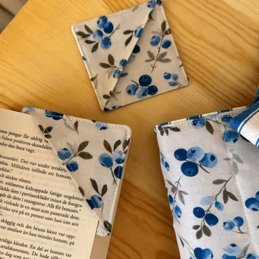 Handsytt Bokmärke - Blåbär