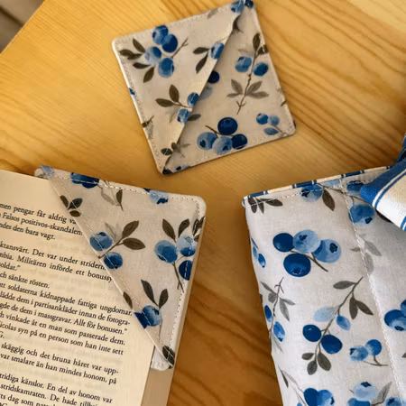 Handsytt Bokmärke - Blåbär