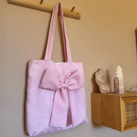 Handsydd Tygpåse Med Rosett - Randig Rosa