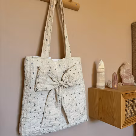 Handsydd Tygpåse Med Rosett - Småblommig