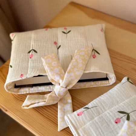 Handsydd Book Sleeve - Tulpaner