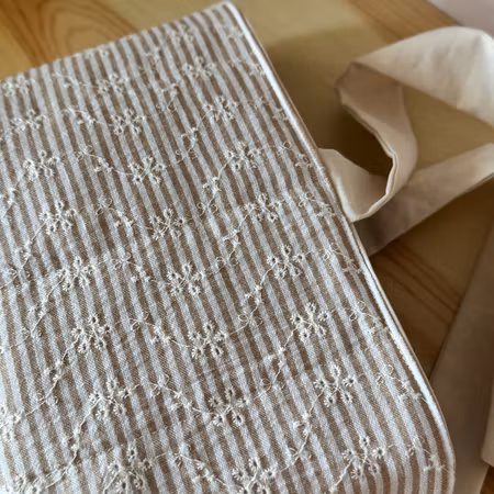 Handsydd Book Sleeve - Randig brodyr