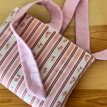 Handsydd Book Sleeve - Rosa ränder