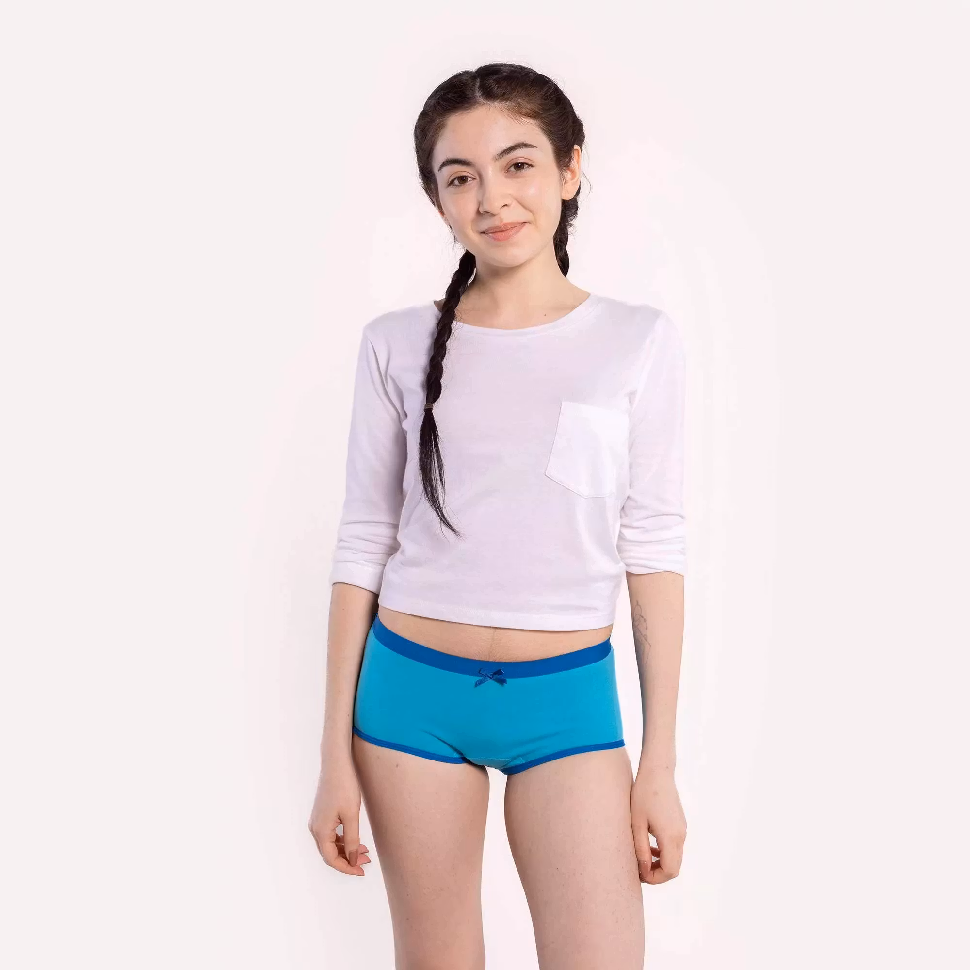 Teens menstrosor Panty Hipster. Light/medium absorption. Svart & blå.