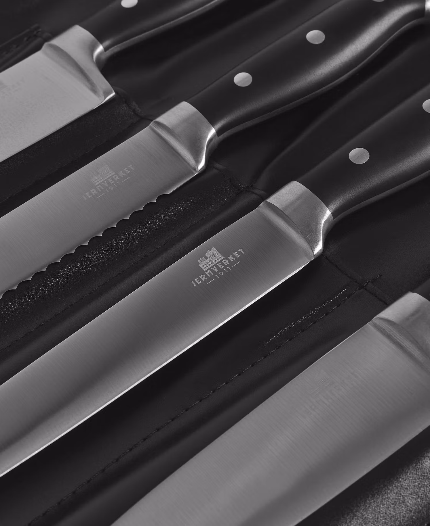 Professionellt Knivset i 6 delar med rullväska - Svart handtag