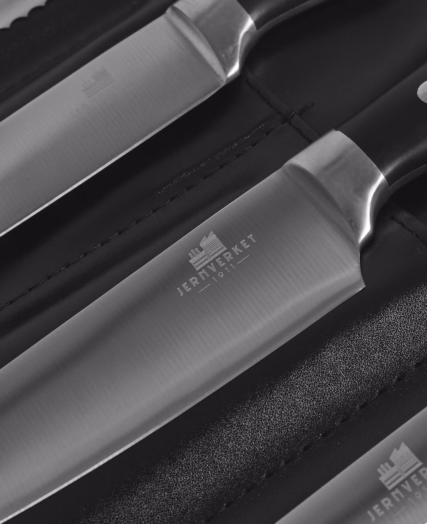 Professionellt Knivset i 6 delar med rullväska - Svart handtag