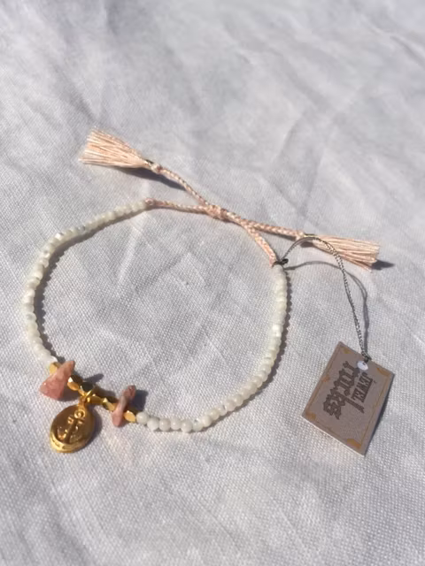 Armbånd (perlemor med ender) fra Jewel Rocks