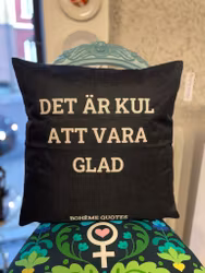 Kuddfodral Bohème Quotes - Det Är Kul Att Vara Glad