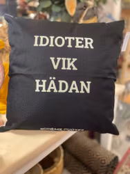 Kuddfodral Bohème Quotes - Idioter Vik Hädan