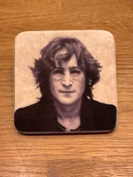 Marmorunderlägg John Lennon