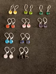 Örhängen Med Olika Färger