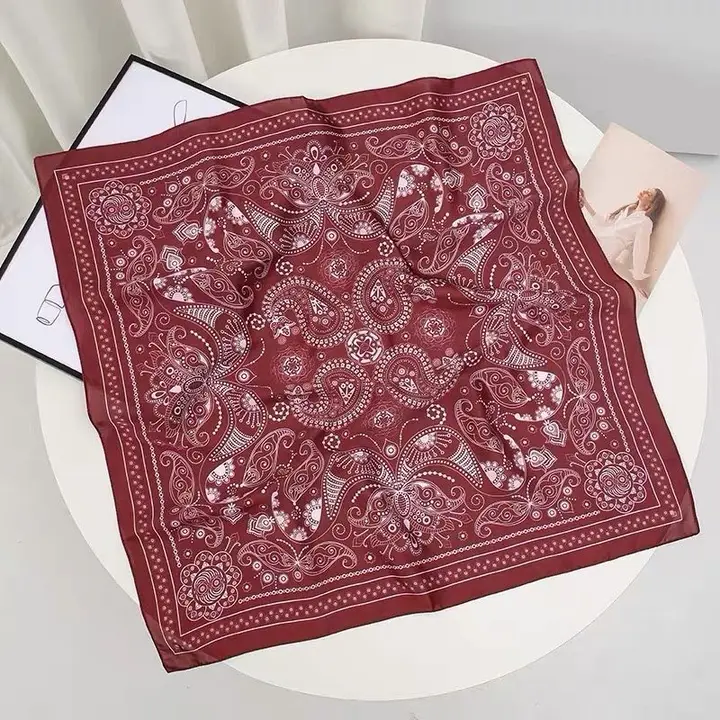 Scarf, bordeaux med mönster