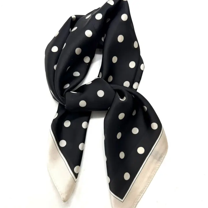 Scarf, svart prickig