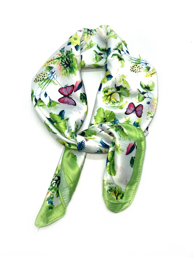Scarf med blommor och fjärilar