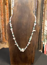 Halsband med bland annat Rosenkvarts, Aventurin