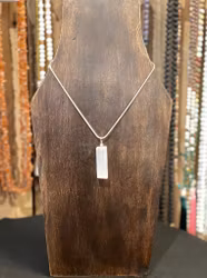 Halsband i silver med Selenithänge