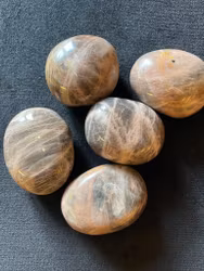 Månsten Brun Handsten