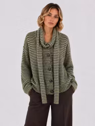 Stickad Cardigan med Matchande Halsduk