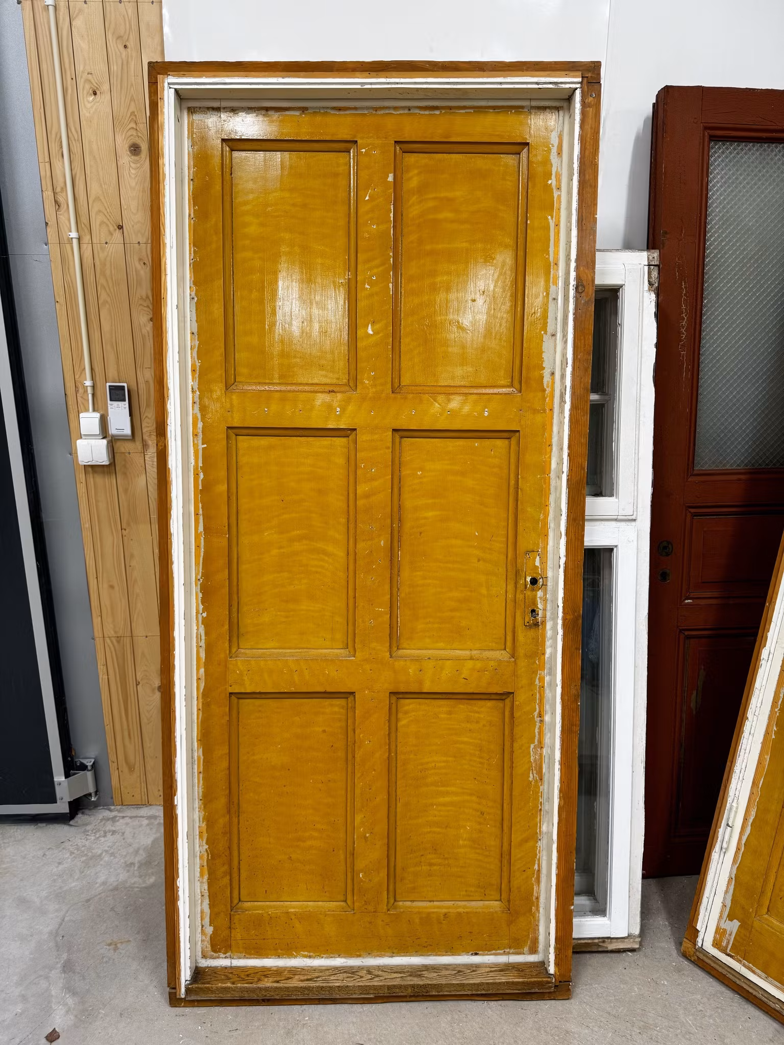 Enkeldörr med karm 98x215