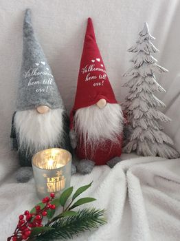 Välkommen hem till oss! Välkommen hem till mig! Grå Tomte
