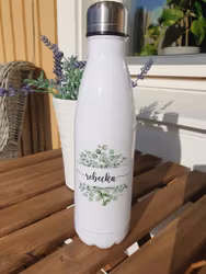 Termos med namn i eucalyptus blomster.