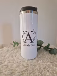 Termosmugg med bokstav, namn och kvistar