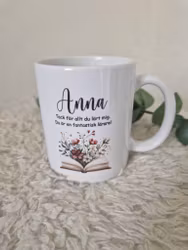 Mugg till lärare, fröken & pedagogen med bokmotiv, valfritt namn och tack text.