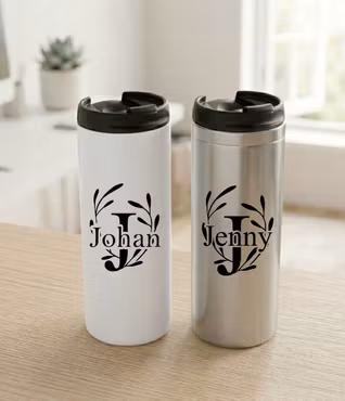 Termosmugg med bokstav, namn och kvistar