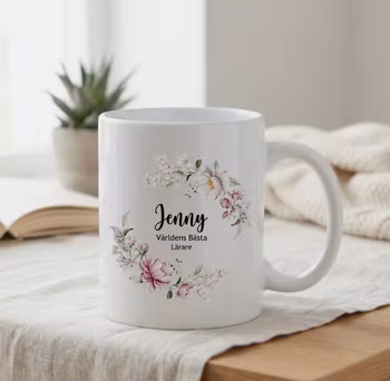 Mugg Blomsterkrans med namn och världens bästa pedagog, lärare