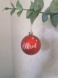 Julgranskulor - plast finns i olika färger.
