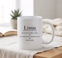 Mugg- Valfritt namn och tre beskrivningar på hen