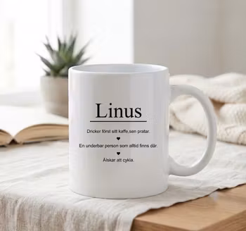 Mugg- Valfritt namn och tre beskrivningar på hen