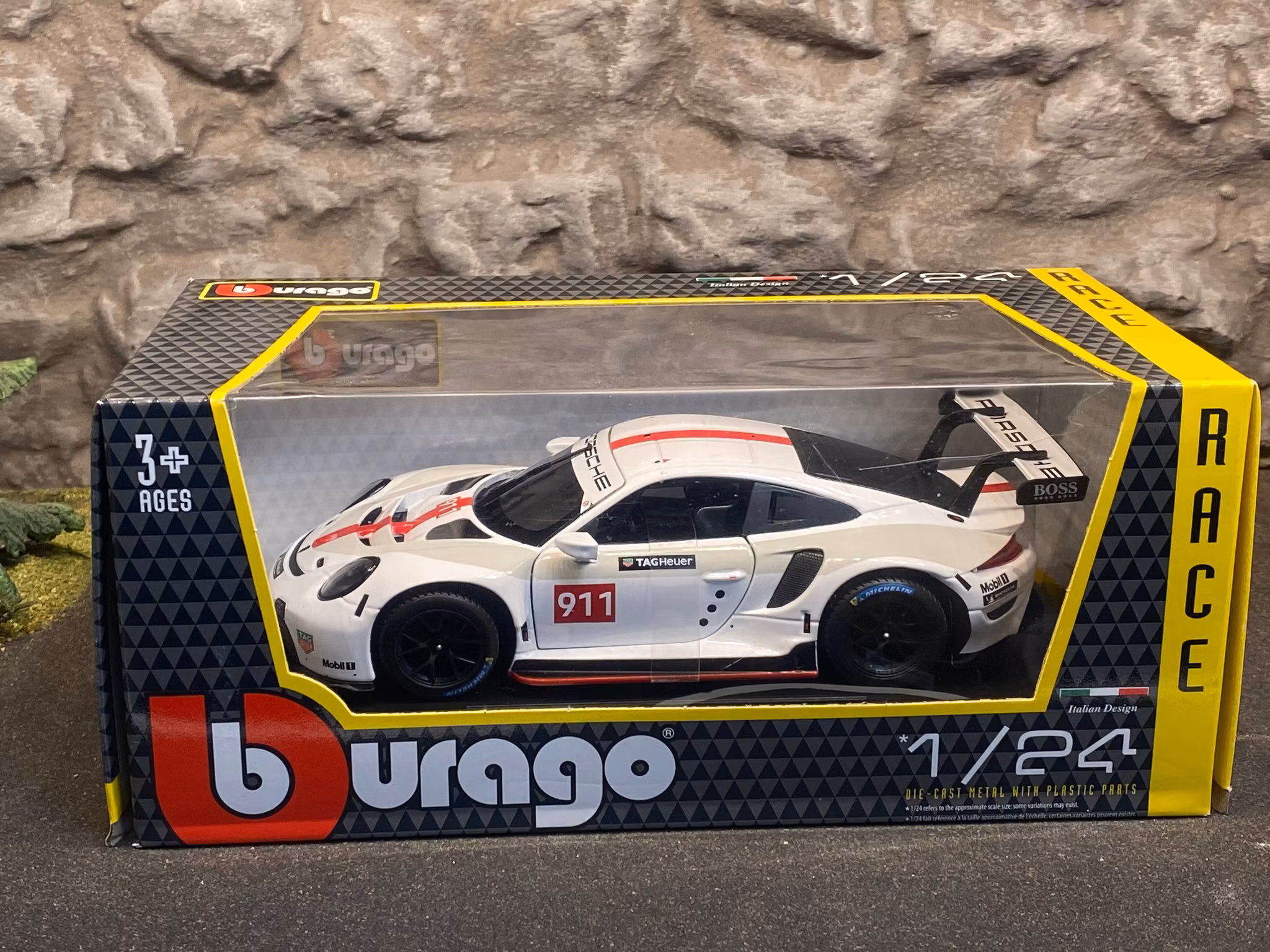 Skala 1/24 Porsche 911 RSR GT #911, fr Bburago, Prisnedsatt pga spricka i förpackn