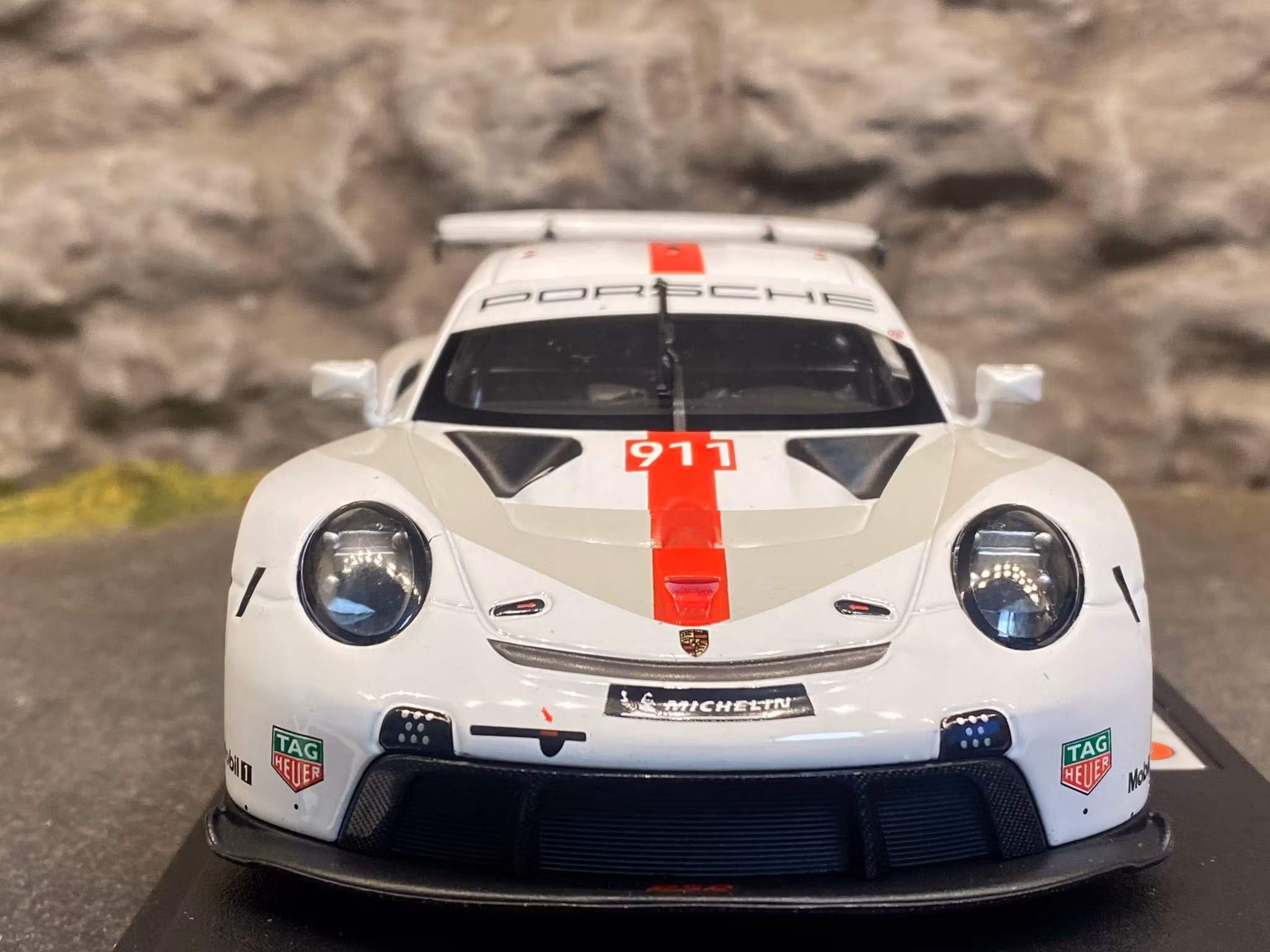 Skala 1/24 Porsche 911 RSR GT #911, fr Bburago, Prisnedsatt pga spricka i förpackn