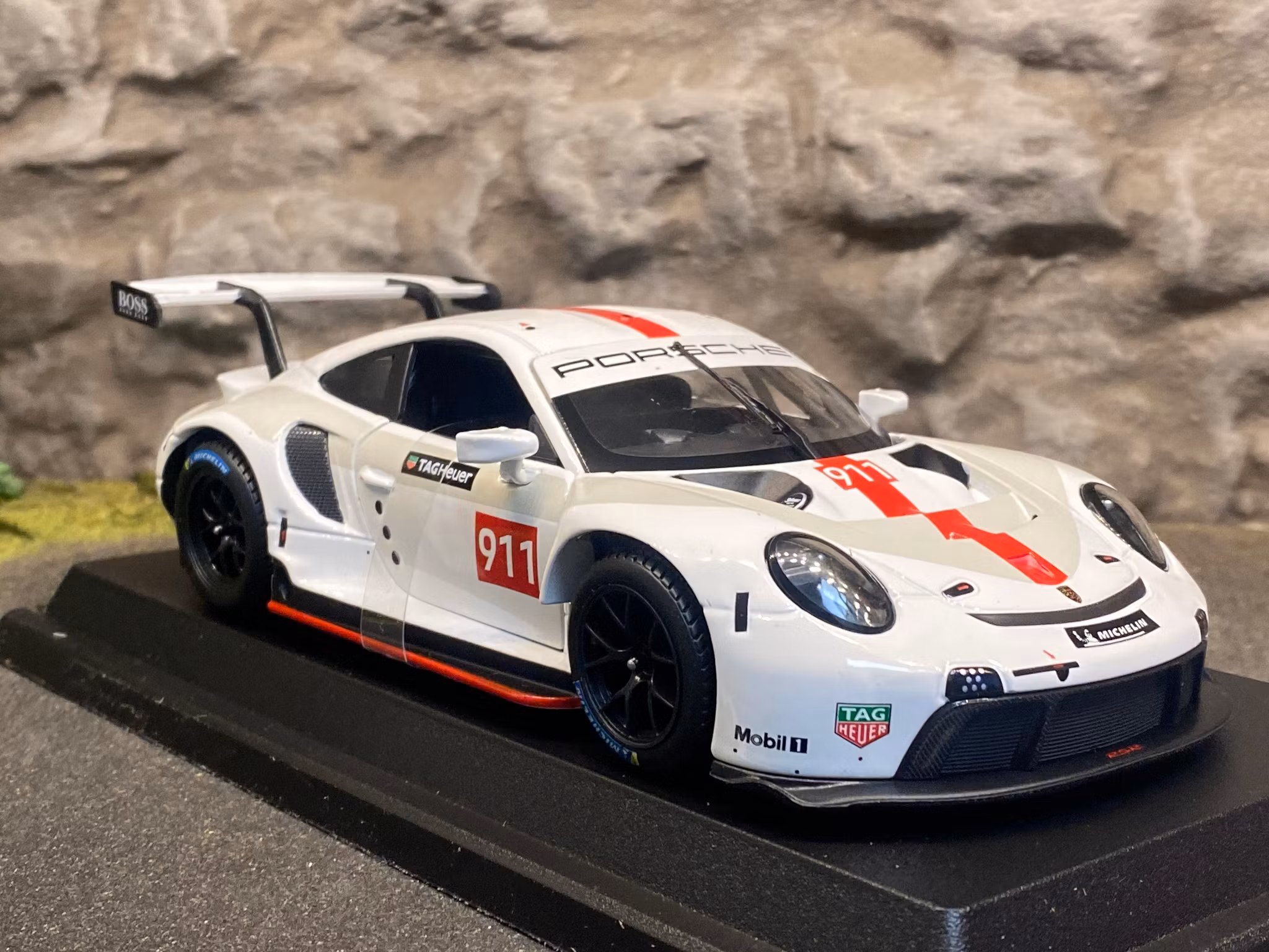 Skala 1/24 Porsche 911 RSR GT #911, fr Bburago, Prisnedsatt pga spricka i förpackn
