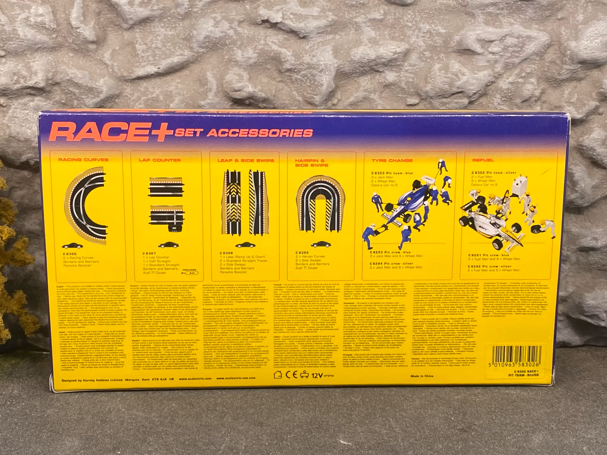 Skala 1/32 Race Set Accesories + Analog Slotcar - 10 figures + car w driver fr Scalextric