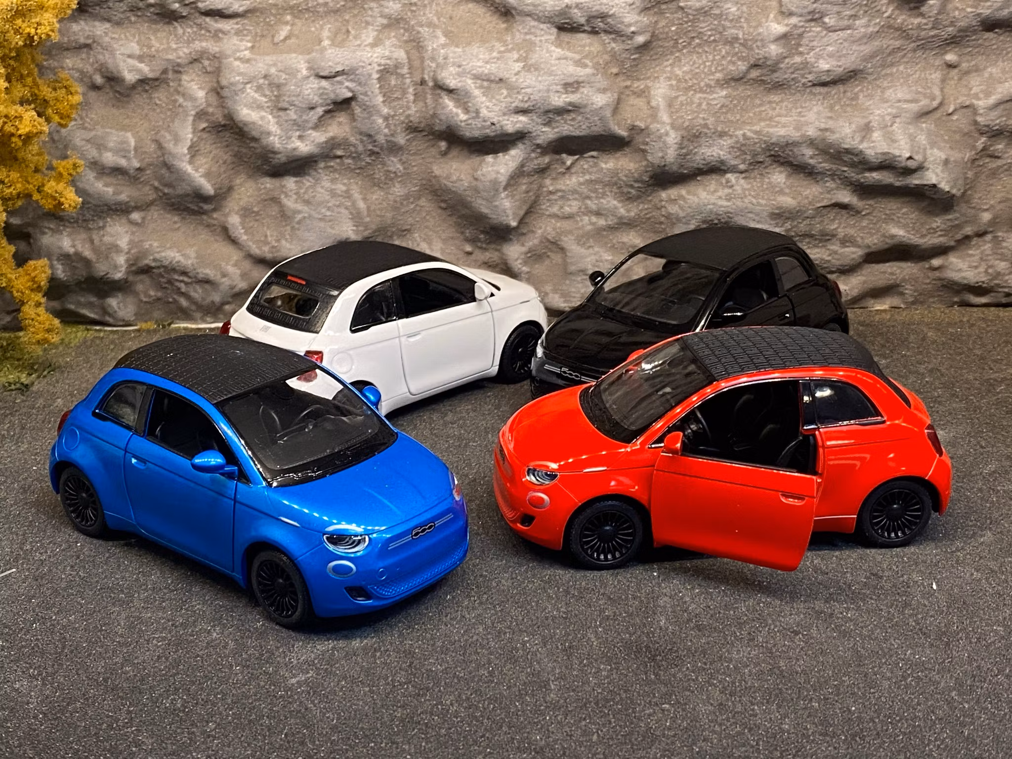 Skala 1/24 (1/28) Fiat 500e, Black fr Kinsmart