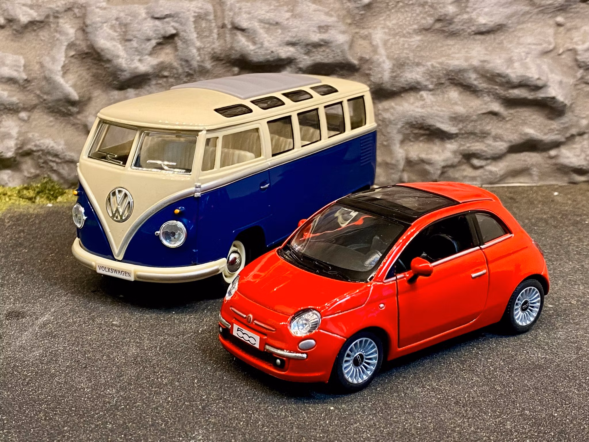 Skala 1/24 (1/28) Fiat 500e, Blue fr Kinsmart