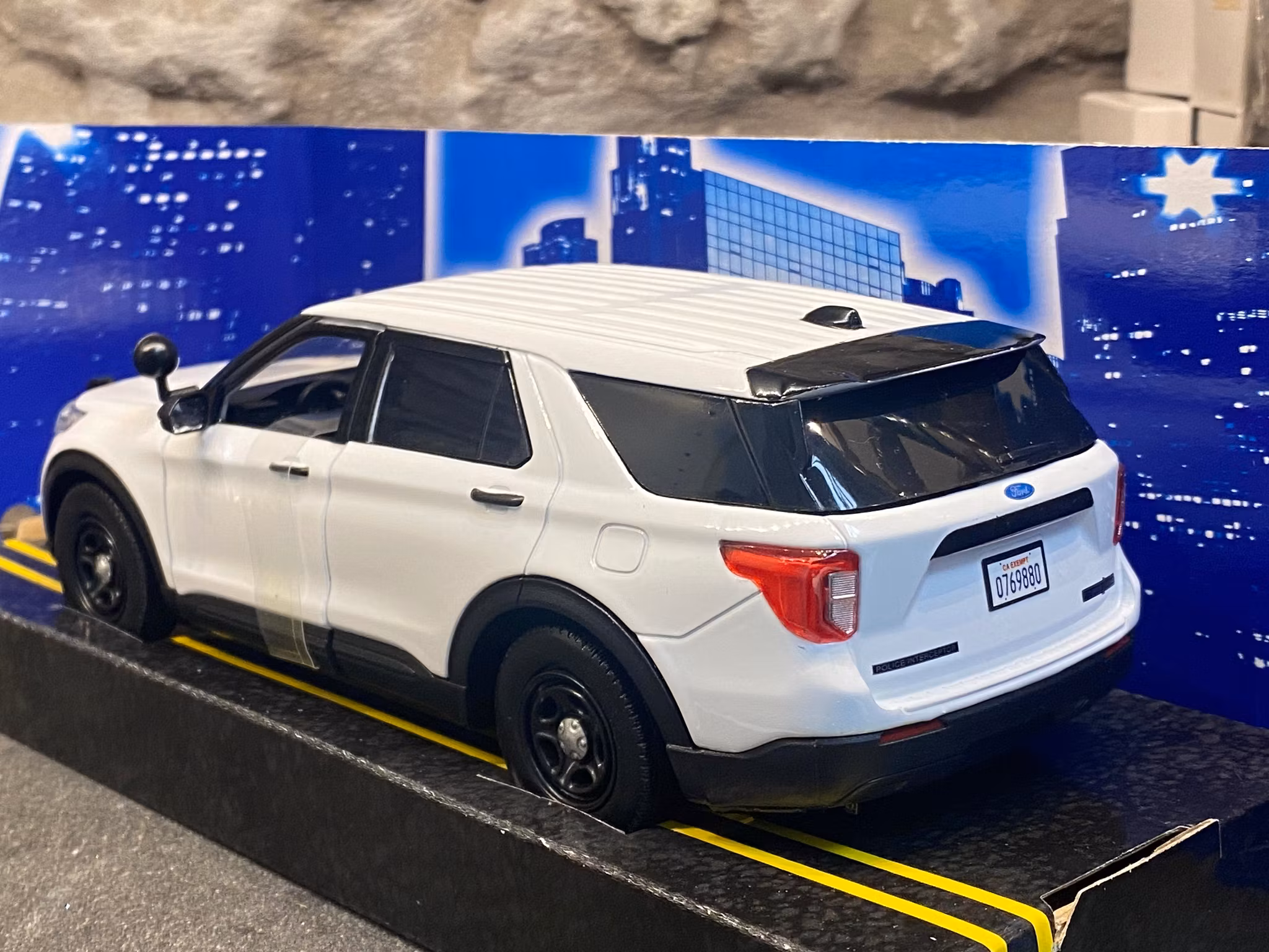 Skala 1/24: 2022 Ford Police Interceptor Utility, without lightbar Black fr Motormax